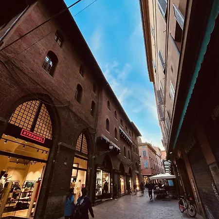 Lovely 2 Bedroom Nearby Piazza Maggiore Bologna